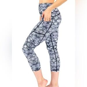 ZYIA black‎ and white snake print metallic high rise crop leggings size 16-18